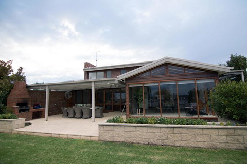 Lake House 61 Mulwala - Winery Find 3