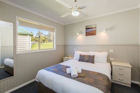 Lake Hume Tourist Park - Winery Find 2