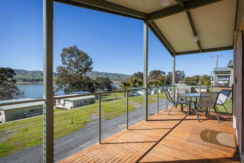 Lake Hume Tourist Park - Winery Find 1