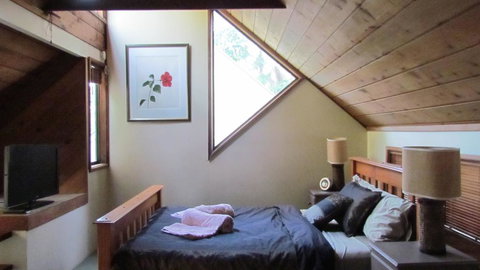 Lake Russell Luxury Retreat - Winery Find 3