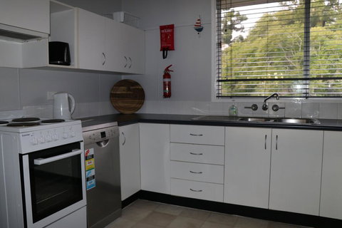 Lakes Edge Cottage - Winery Find 2