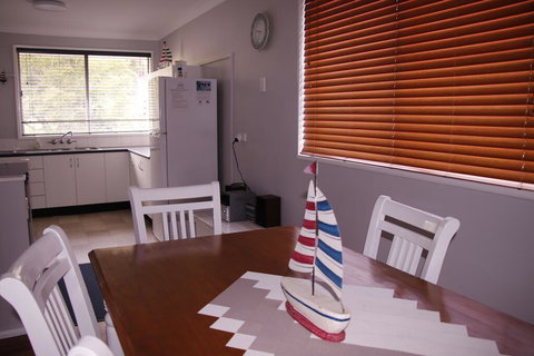 Lakes Edge Cottage - Winery Find 1