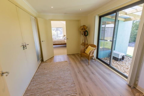 Lakeview - Waterviews On Newlands Arm - Winery Find 3