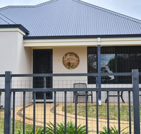 Lakeview Getaway - Winery Find