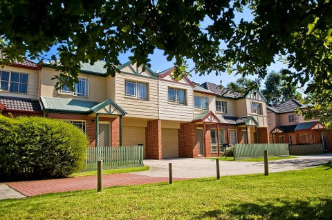 Lamplighter Motel And Apartments - Winery Find 1