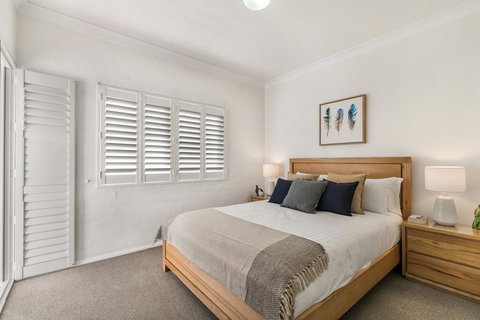 Large And Airy Unit In Quiet Riverside Suburb - Winery Find 3