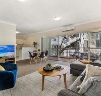 Large and Airy Unit in Quiet Riverside Suburb - Winery Find