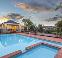 Lavish Lakefront Pool House - Winery Find