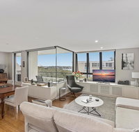 Light filled apartment with sweeping harbour views - Winery Find