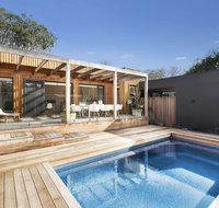 Luxe on Lydgate Family retreat with pool WiFi Foxtel walk to beach - Winery Find
