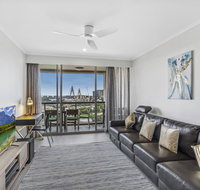 Luxurious harbour view apartment steps from city - Winery Find