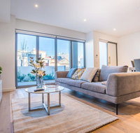 Luxurious Townhouse With Natural Light In Rosebery - Winery Find