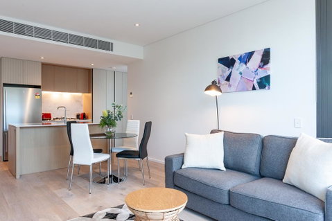 LUXURY APARTMENT / / MOMENTS TO LANE COVE VILLAGE - Winery Find 3