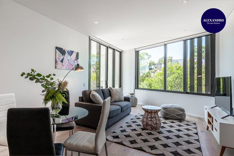 LUXURY APARTMENT / / MOMENTS TO LANE COVE VILLAGE - Winery Find 0