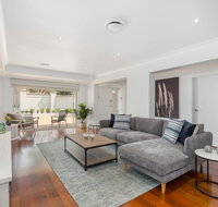 Luxury Family-size Home in Smart Beachside Suburb - Winery Find