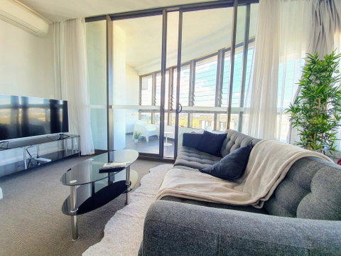 Luxury Level 2-bed 2-bath City View Apt In Olympic Park - Winery Find 0