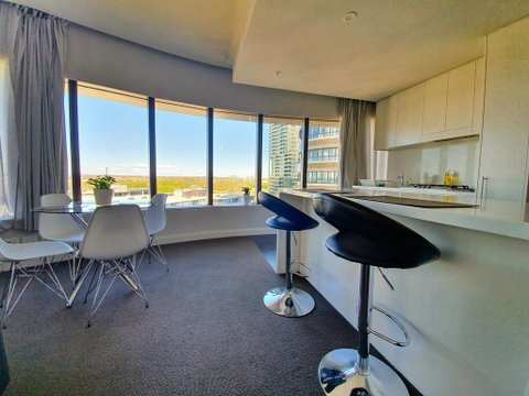Luxury Level 2-bed 2-bath City View Apt In Olympic Park - Winery Find 1