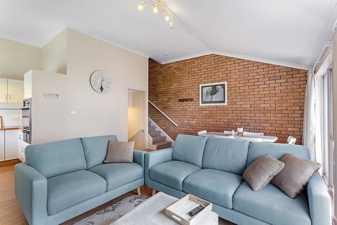 Macadamia Court 6 - Nelson Bay - Winery Find 3