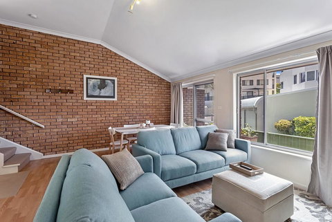 Macadamia Court 6 - Nelson Bay - Winery Find 2