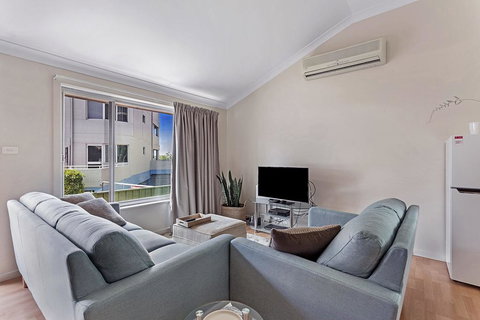 Macadamia Court 6 - Nelson Bay - Winery Find 1