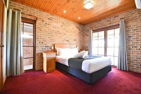 Macquarie Inn - Winery Find 1