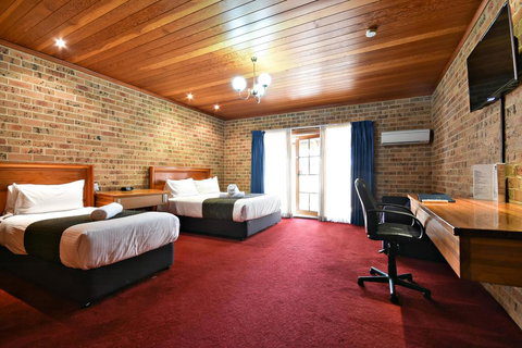 Macquarie Inn - Winery Find 2