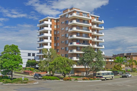 Macquarie Towers 17 1 Waugh Street - Winery Find 0