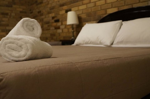 Magdala Motor Lodge & Lakeside Restaurant - Winery Find 1