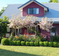 Magenta Cottage - Winery Find