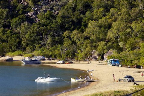 Maggies Beachfront Apt. 4 - Winery Find 1