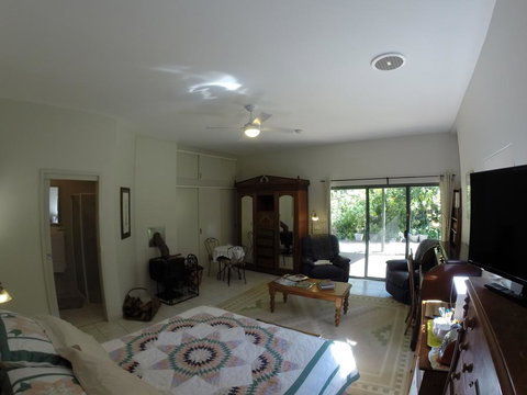 Mandalay House - Winery Find 2