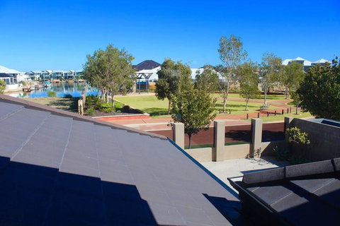 Mandurah Dolphin Escape - Winery Find 1