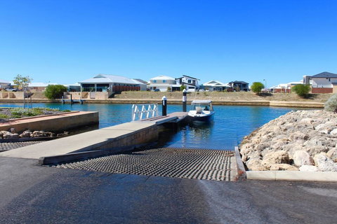 Mandurah Dolphin Escape - Winery Find 2