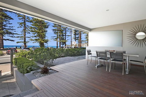 Manly Strand - Right On Manly Beach - Winery Find 0