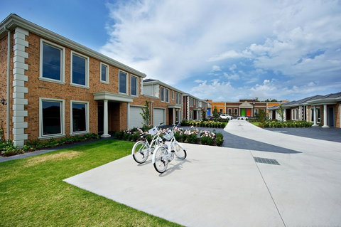 Mansi On Raymond - Winery Find 2