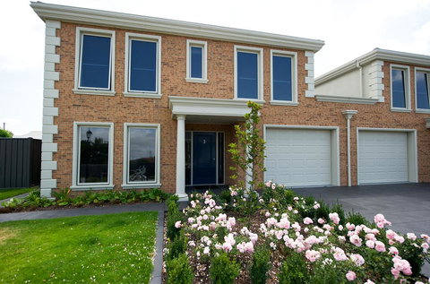 Mansi On Raymond - Winery Find 3