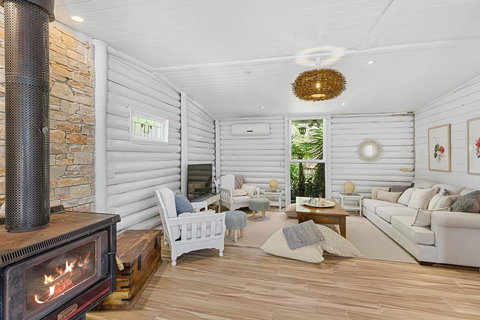 MARTHA COTTAGE - MT MARTHA - Winery Find 0