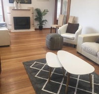 Melbourne delightful  comfortable home. Sleeps 10. Walk to train. 17 km from CBD. - Winery Find
