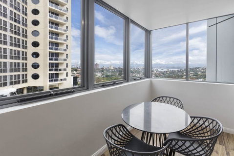 Meriton Suites Bondi Junction - Winery Find 3
