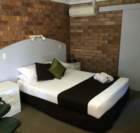 Miles Outback Motel - Winery Find