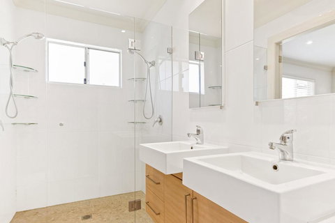 MITCHELL PARADE 120, MOLLYMOOK - Winery Find 3