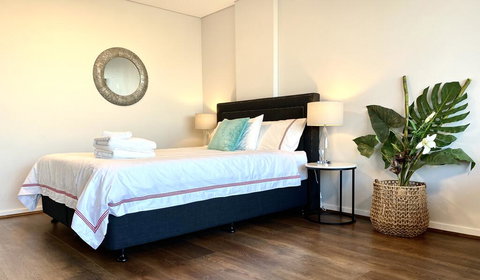 MLB38-Panoramic View Studio Near Sydney Harbour - Winery Find 2