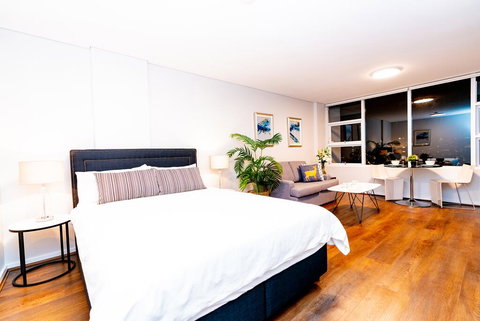 MLB38-Panoramic View Studio Near Sydney Harbour - Winery Find 3