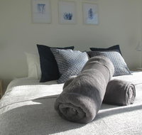 Modern 3 Bedroom Apt With FREE Parking Netflix Wifi  Welcome Wine by BnB Pro - Winery Find
