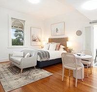 Modern and Cosy Inner West Apartment - Winery Find