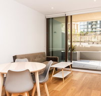 Modern Apartment in Darling Harbour - Winery Find