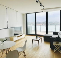 Modern Designer 2BR Apartment Near Airport Beach - Winery Find