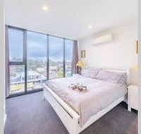 Modern Luxury 3 Bedroom Apartment with Sea Views - Winery Find