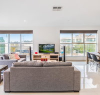 Modern Unit With Balconies Near Melbourne Airport - Winery Find