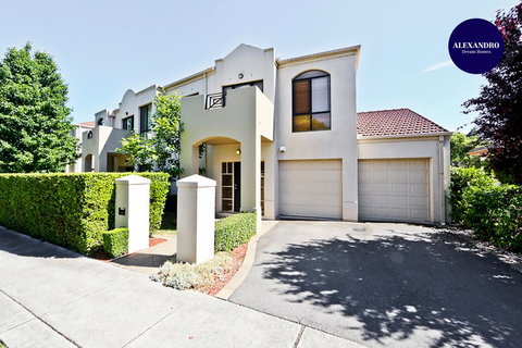 MOMENTS FROM BRADDON & ANU SPACIOUS And RELAXED - Winery Find 2